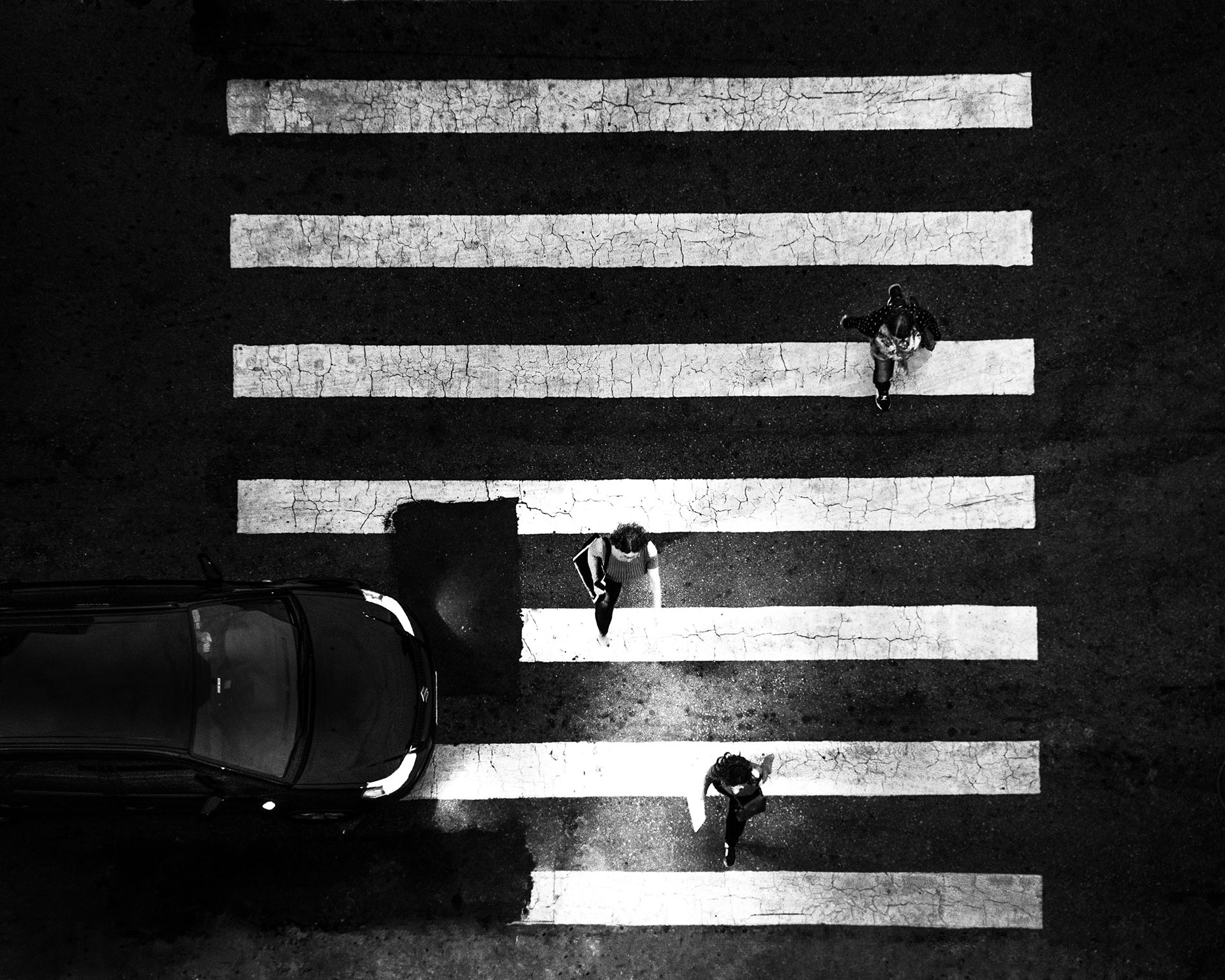 black and white blur car 2220873 kopia