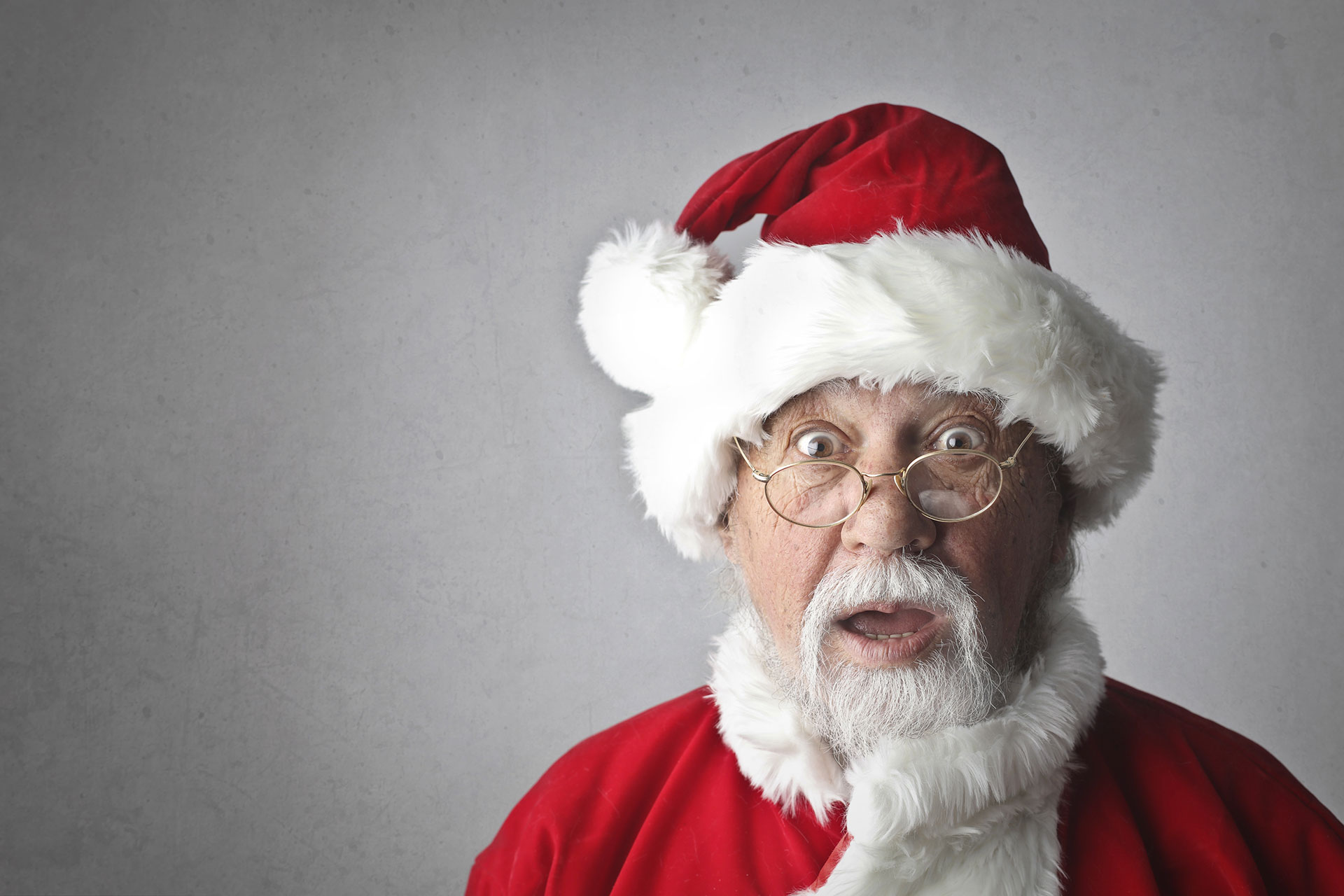man in santa claus costume 716658