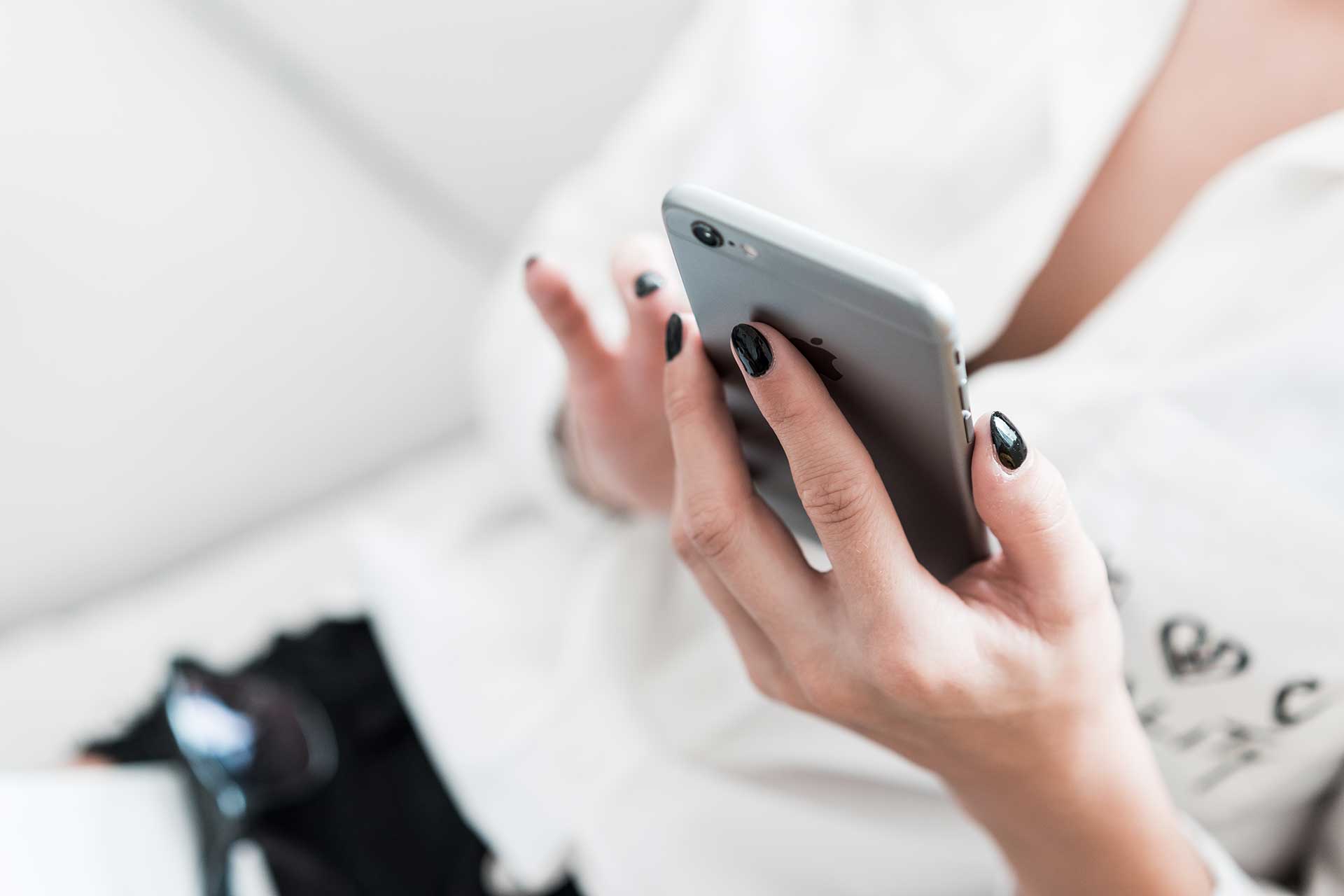 woman using her smartphone picjumbo com